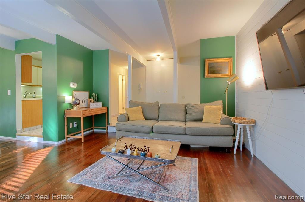 366 Concord, 2, Bloomfield Hills, MI 48304 — Photo 4