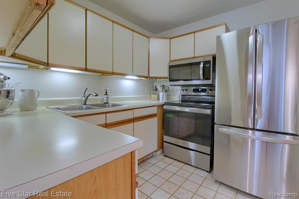 366 Concord, 2, Bloomfield Hills, MI 48304 — Photo 7