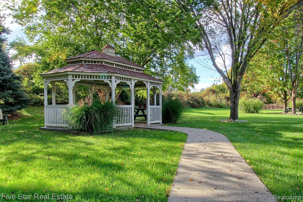 366 Concord, 2, Bloomfield Hills, MI 48304 — Photo 17