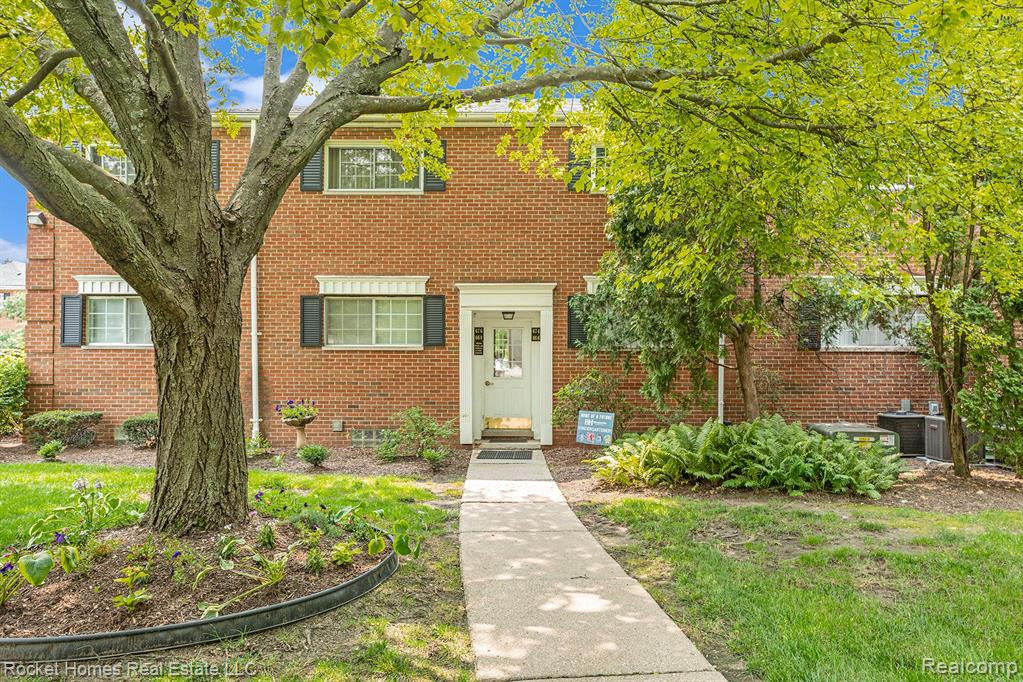 674 E Fox Hills Drive, Bloomfield Hills, MI 48304 — Photo 5
