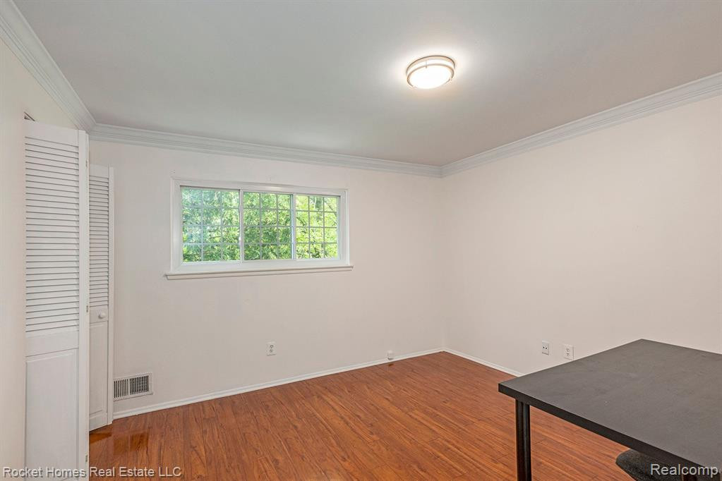 674 E Fox Hills Drive, Bloomfield Hills, MI 48304 — Photo 16