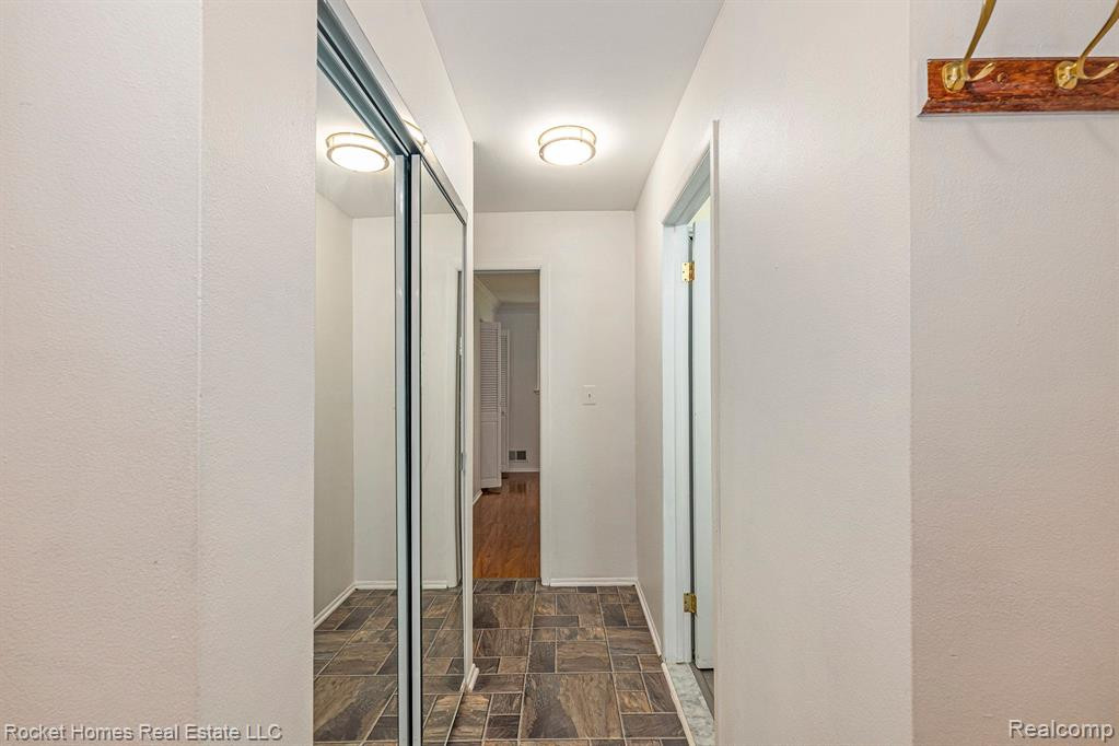 674 E Fox Hills Drive, Bloomfield Hills, MI 48304 — Photo 21