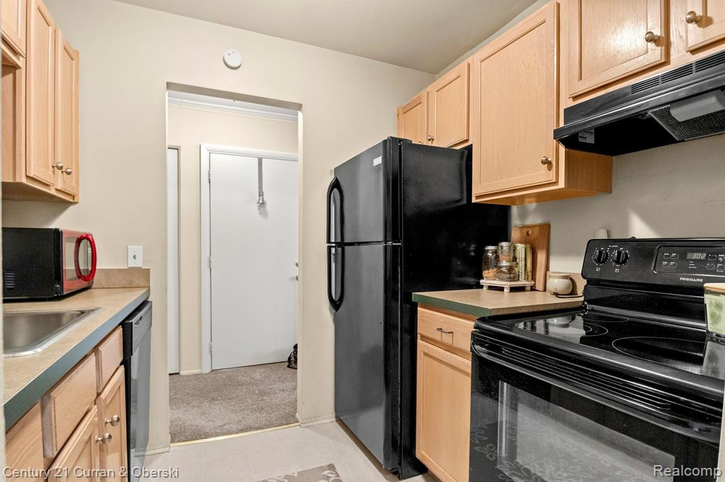 595 E FOX HILLS Drive, UNIT 27, Bloomfield Hills, MI 48304 — Photo 7