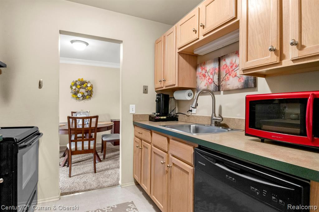 595 E FOX HILLS Drive, UNIT 27, Bloomfield Hills, MI 48304 — Photo 8