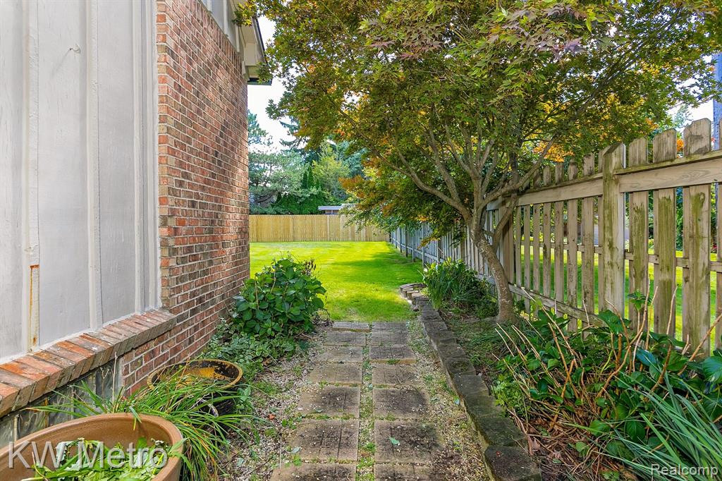 1029 STRATFORD Place, Bloomfield Hills, MI 48304 — Photo 25