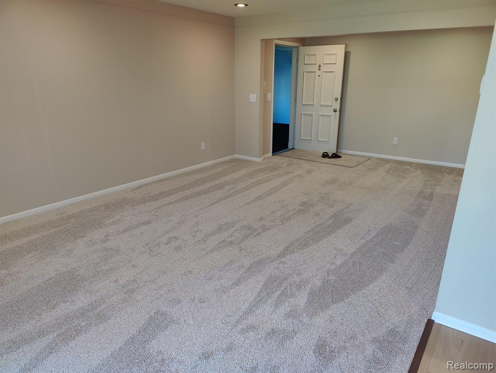 433 S FOX HILLS Drive S, 3, Bloomfield Hills, MI 48304 — Photo 2