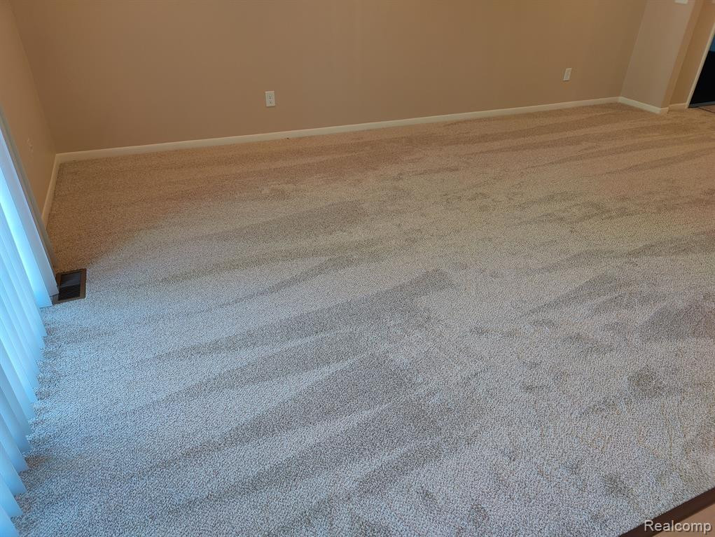 433 S FOX HILLS Drive S, 3, Bloomfield Hills, MI 48304 — Photo 4