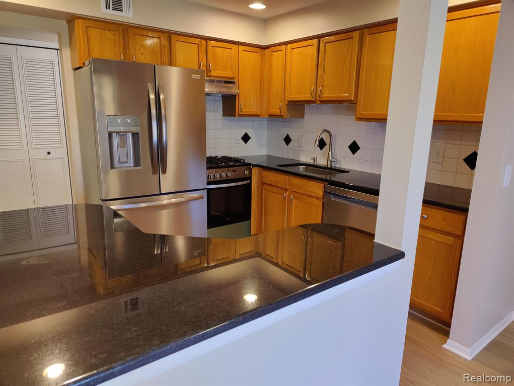 433 S FOX HILLS Drive S, 3, Bloomfield Hills, MI 48304 — Photo 5