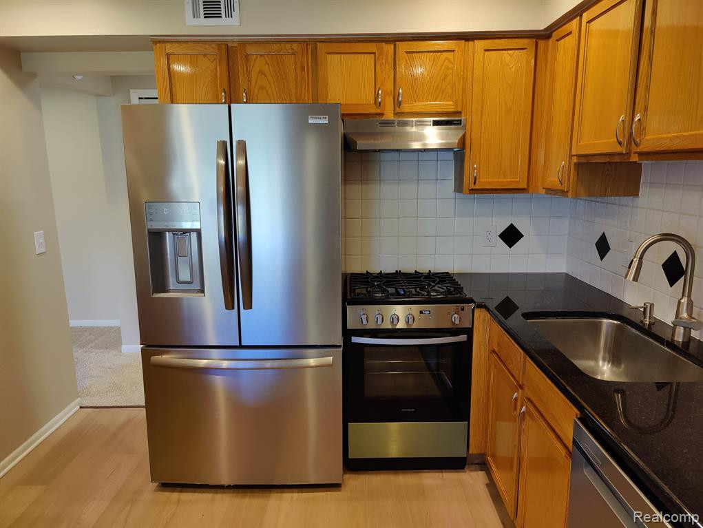 433 S FOX HILLS Drive S, 3, Bloomfield Hills, MI 48304 — Photo 6