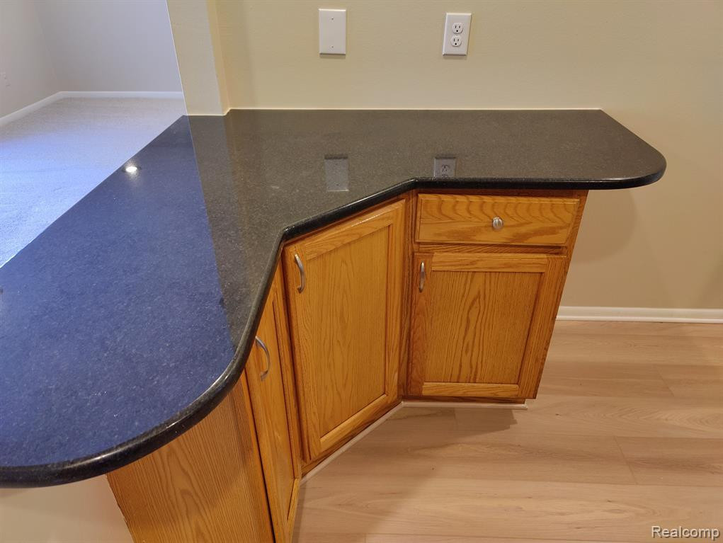 433 S FOX HILLS Drive S, 3, Bloomfield Hills, MI 48304 — Photo 9