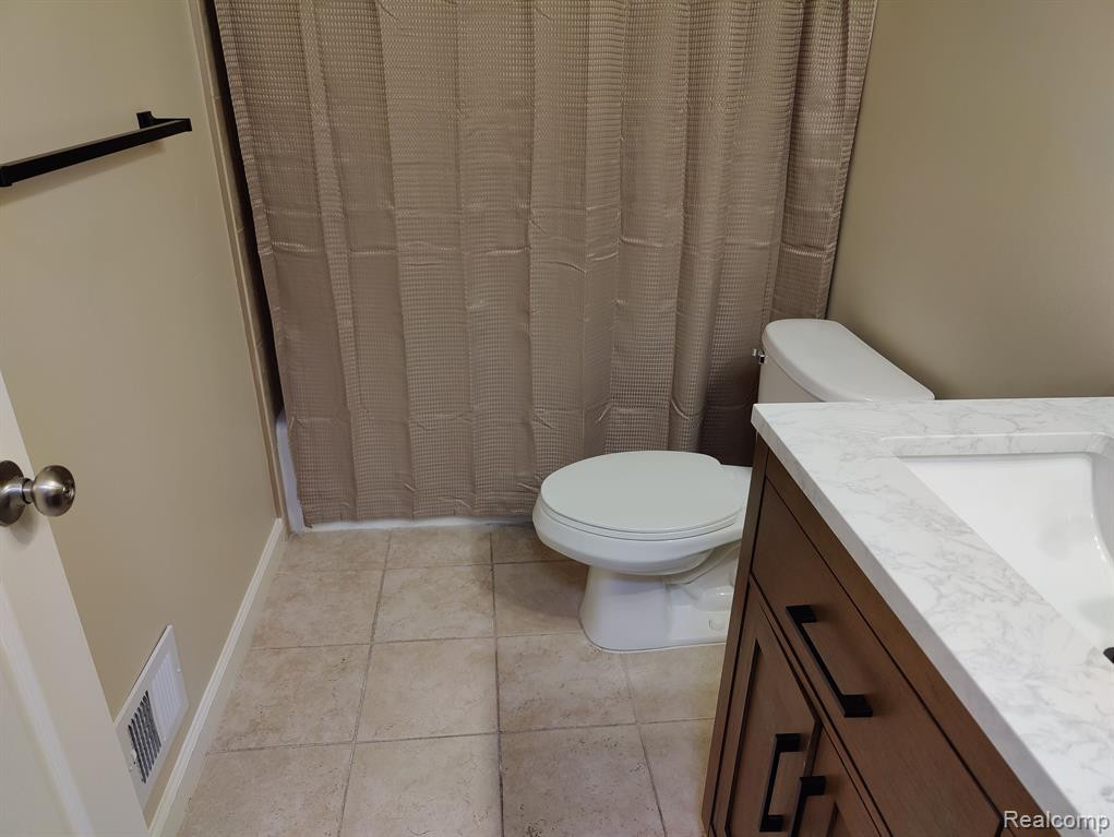 433 S FOX HILLS Drive S, 3, Bloomfield Hills, MI 48304 — Photo 21
