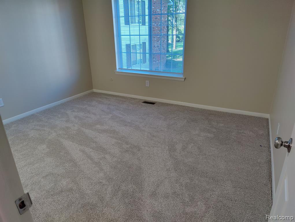 433 S FOX HILLS Drive S, 3, Bloomfield Hills, MI 48304 — Photo 23
