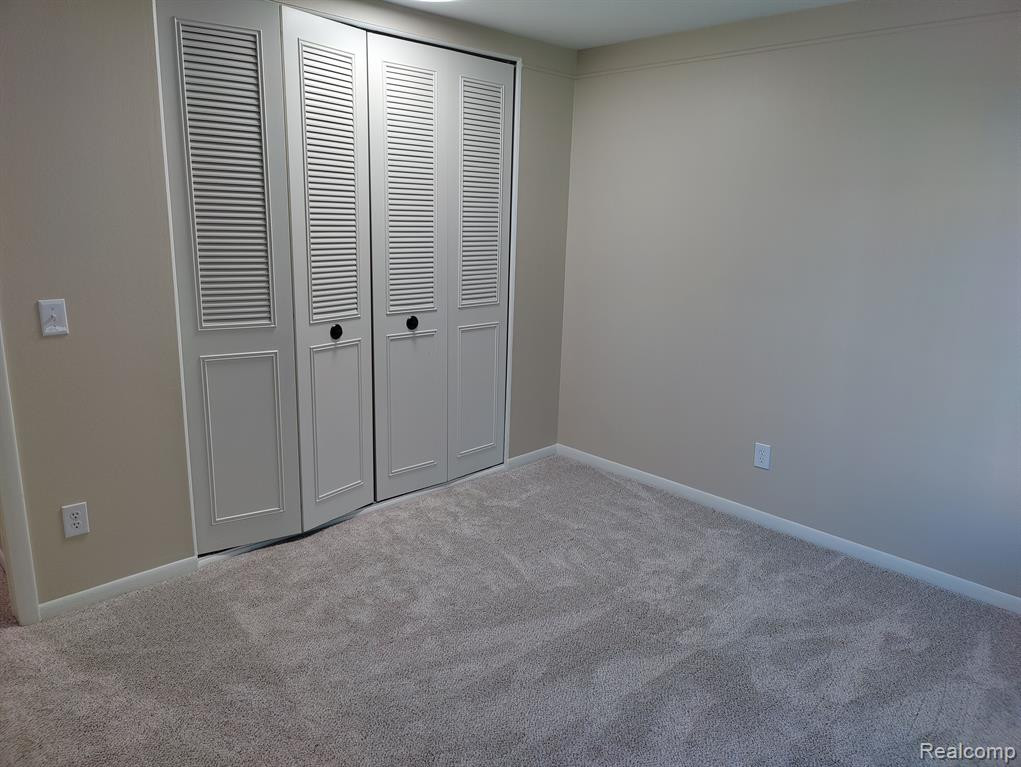 433 S FOX HILLS Drive S, 3, Bloomfield Hills, MI 48304 — Photo 24