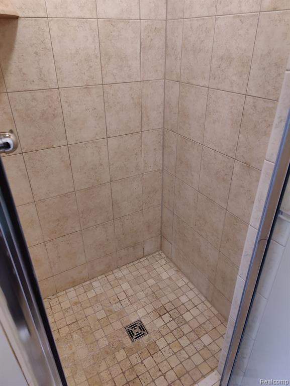 433 S FOX HILLS Drive S, 3, Bloomfield Hills, MI 48304 — Photo 29