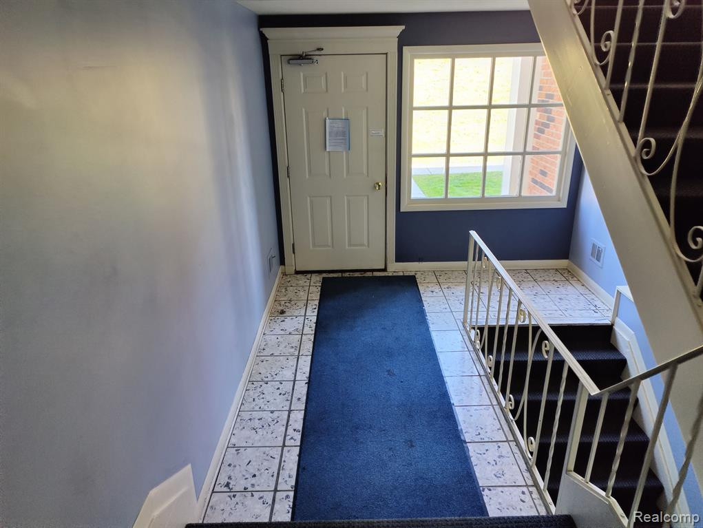433 S FOX HILLS Drive S, 3, Bloomfield Hills, MI 48304 — Photo 32