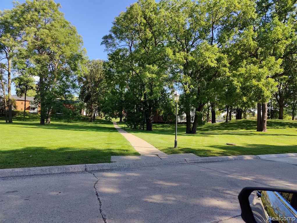 433 S FOX HILLS Drive S, 3, Bloomfield Hills, MI 48304 — Photo 43
