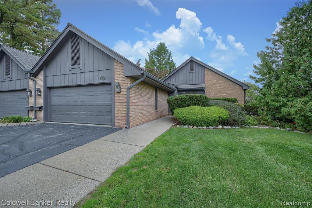 1850 PINE RIDGE Lane, Bloomfield Hills, MI 48302 — front exterior