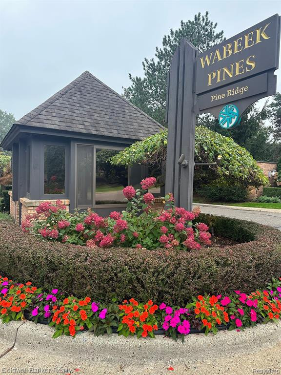 1850 PINE RIDGE Lane, Bloomfield Hills, MI 48302 — Photo 2