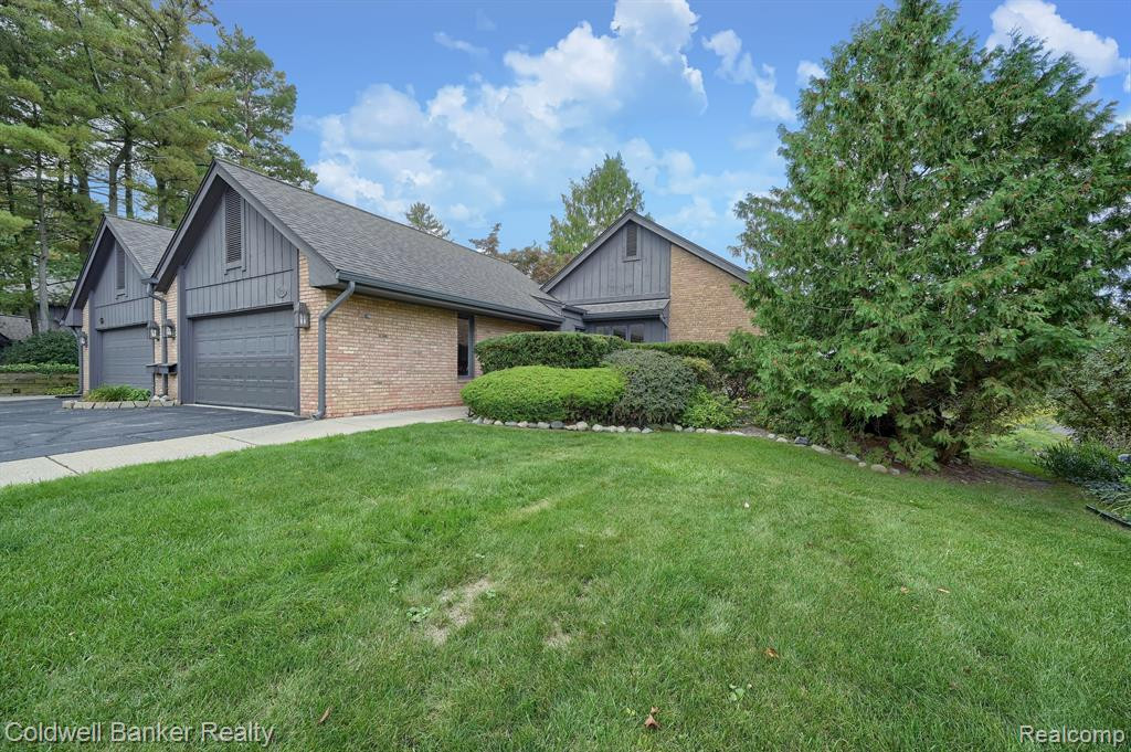 1850 PINE RIDGE Lane, Bloomfield Hills, MI 48302 — Photo 38