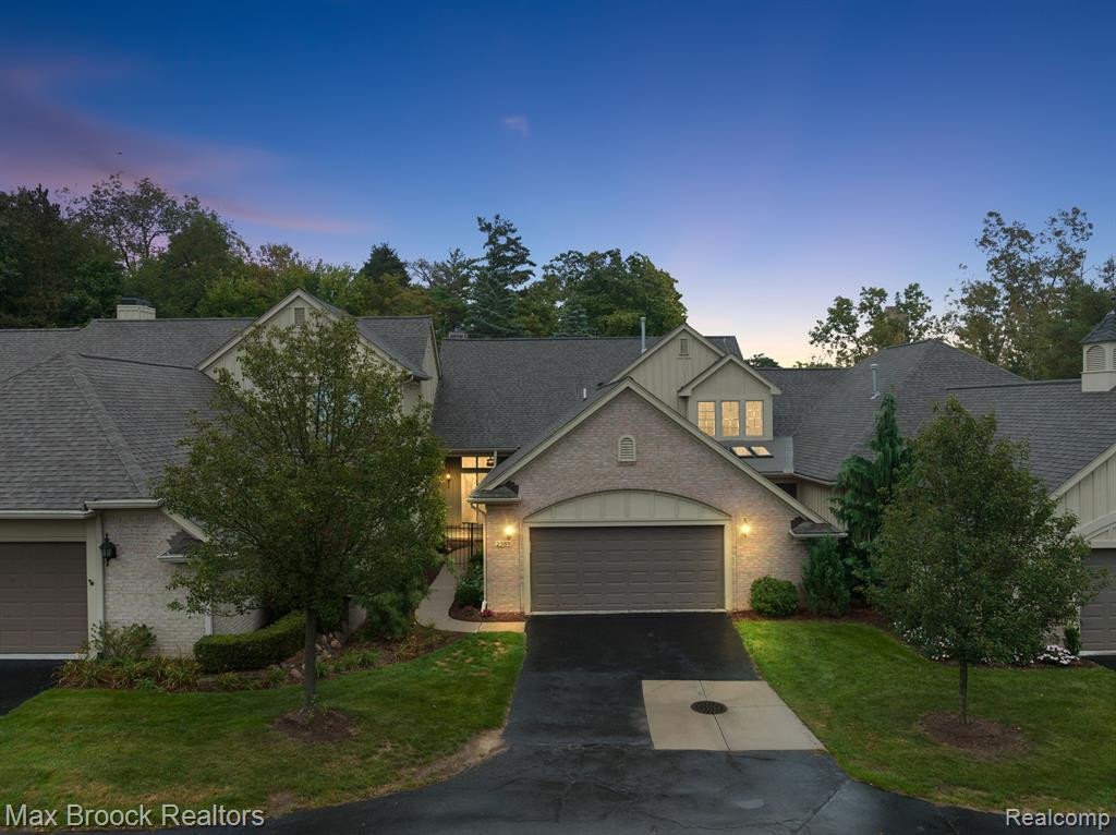 2389 HICKORY GLEN Drive, Bloomfield Hills, MI 48304 — front exterior