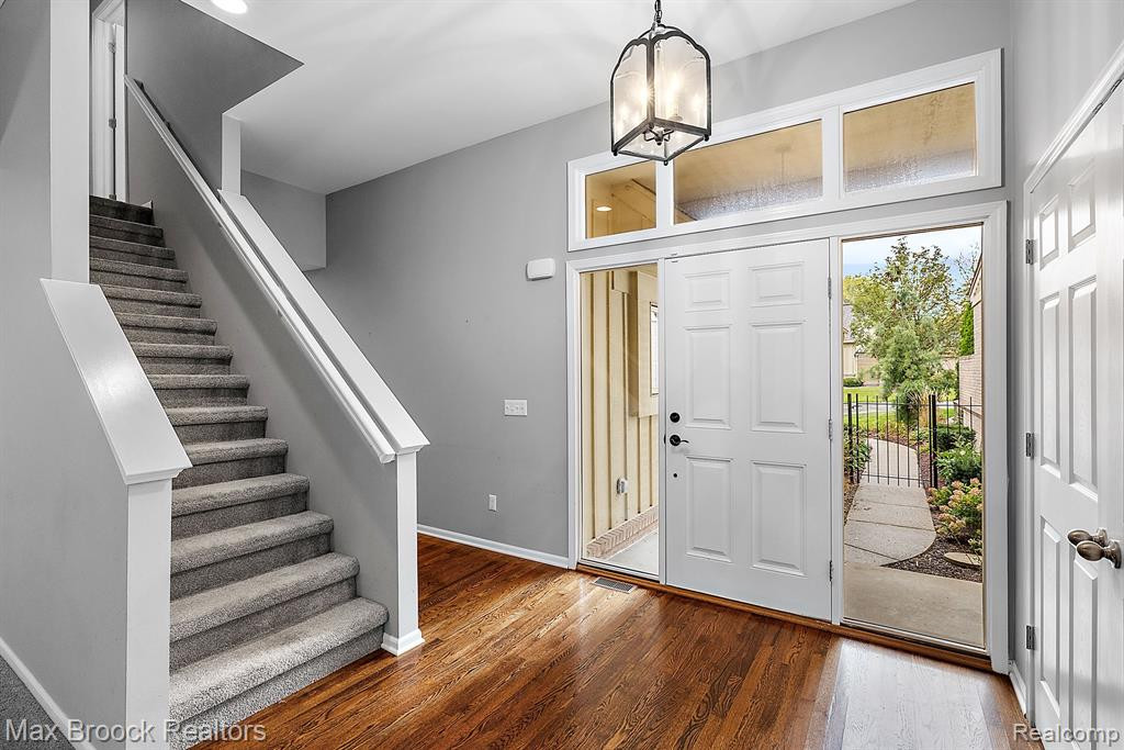 2389 HICKORY GLEN Drive, Bloomfield Hills, MI 48304 — Photo 2