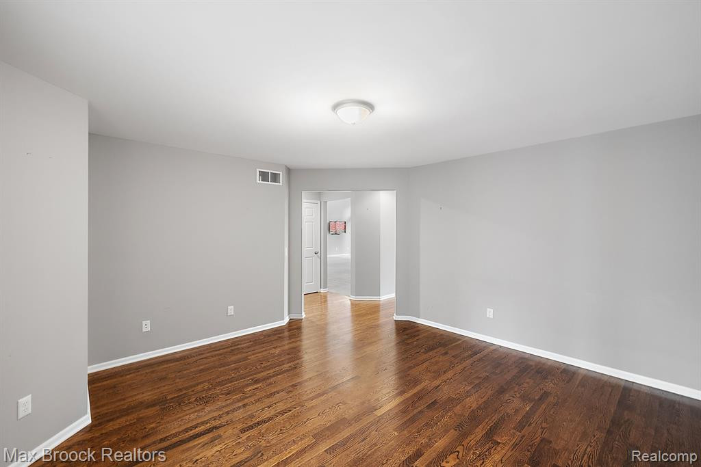 2389 HICKORY GLEN Drive, Bloomfield Hills, MI 48304 — Photo 15