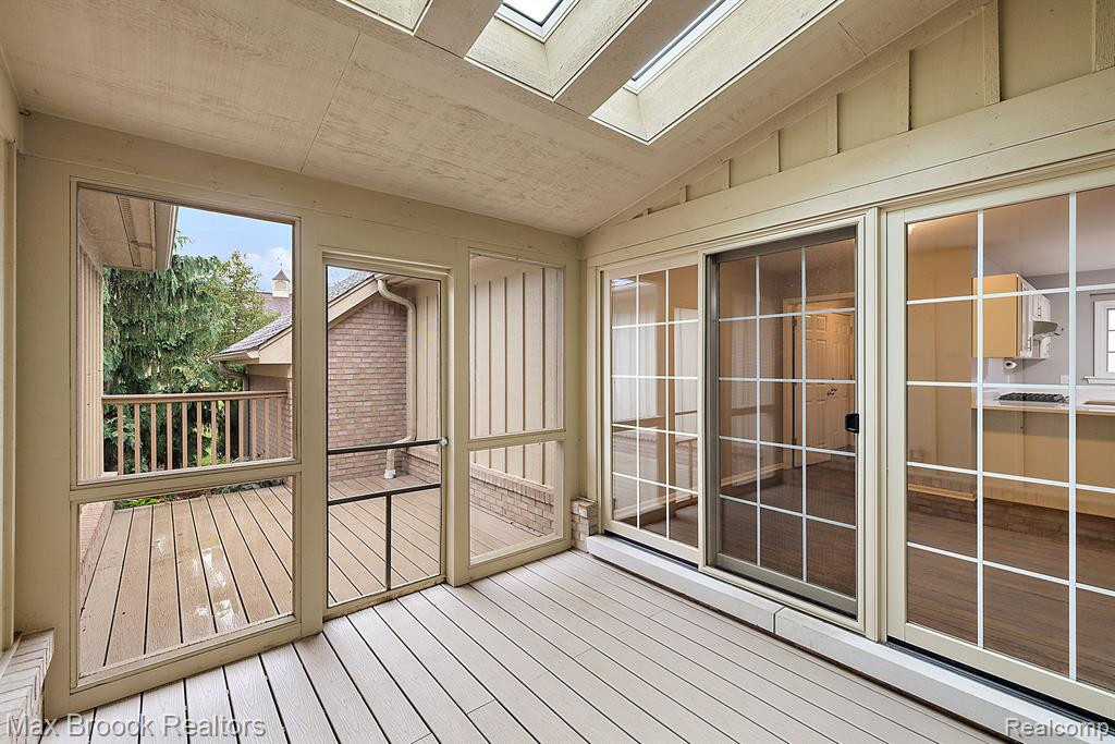 2389 HICKORY GLEN Drive, Bloomfield Hills, MI 48304 — Photo 16