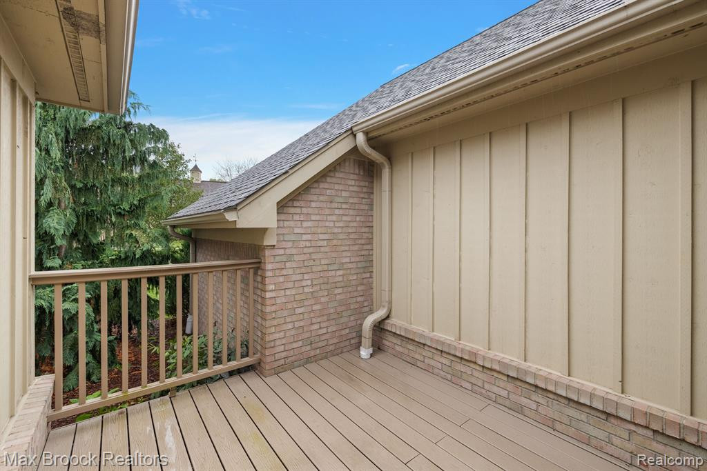 2389 HICKORY GLEN Drive, Bloomfield Hills, MI 48304 — Photo 17