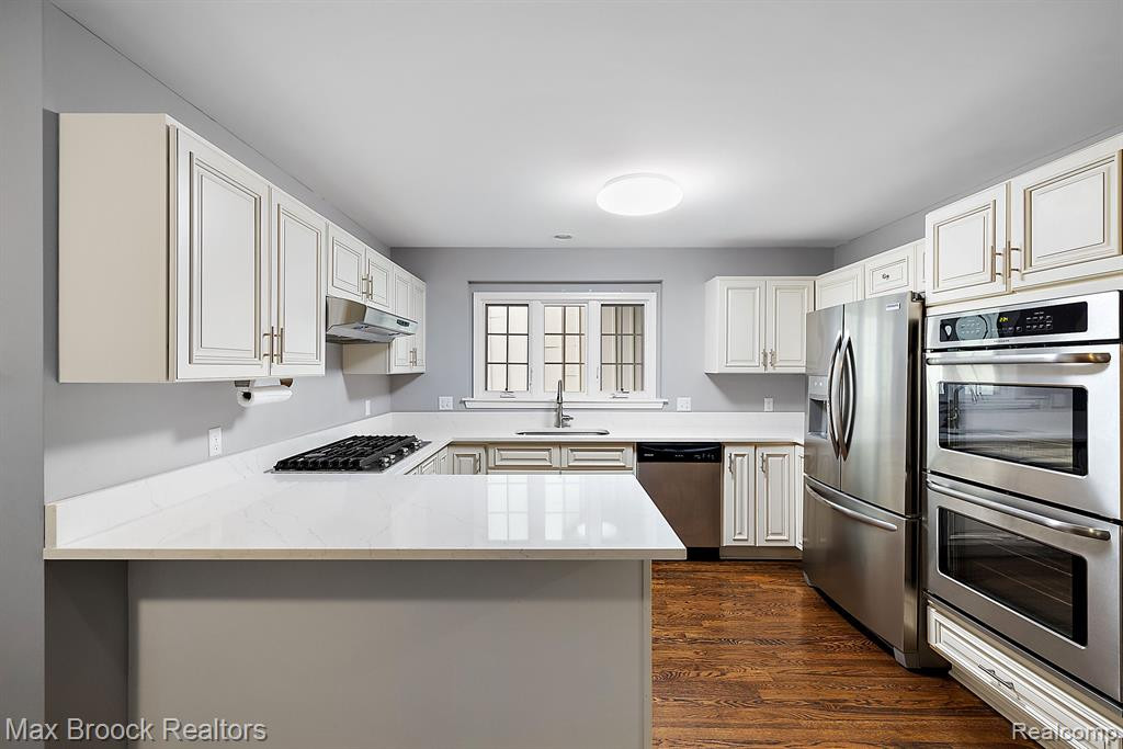 2389 HICKORY GLEN Drive, Bloomfield Hills, MI 48304 — Photo 19