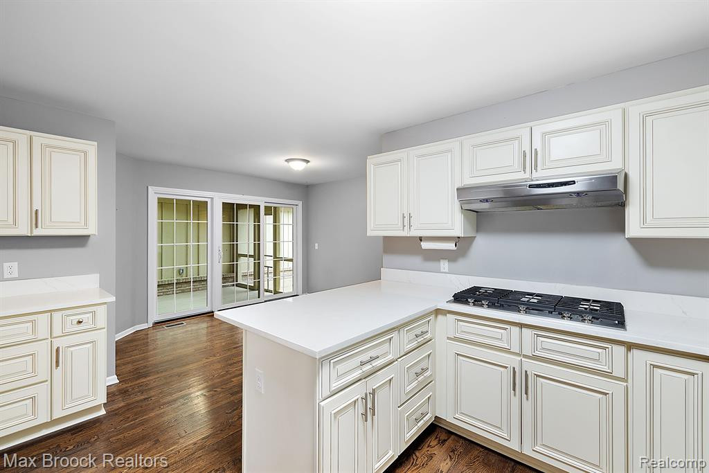 2389 HICKORY GLEN Drive, Bloomfield Hills, MI 48304 — Photo 21