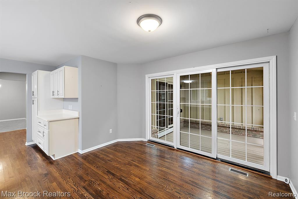 2389 HICKORY GLEN Drive, Bloomfield Hills, MI 48304 — Photo 22