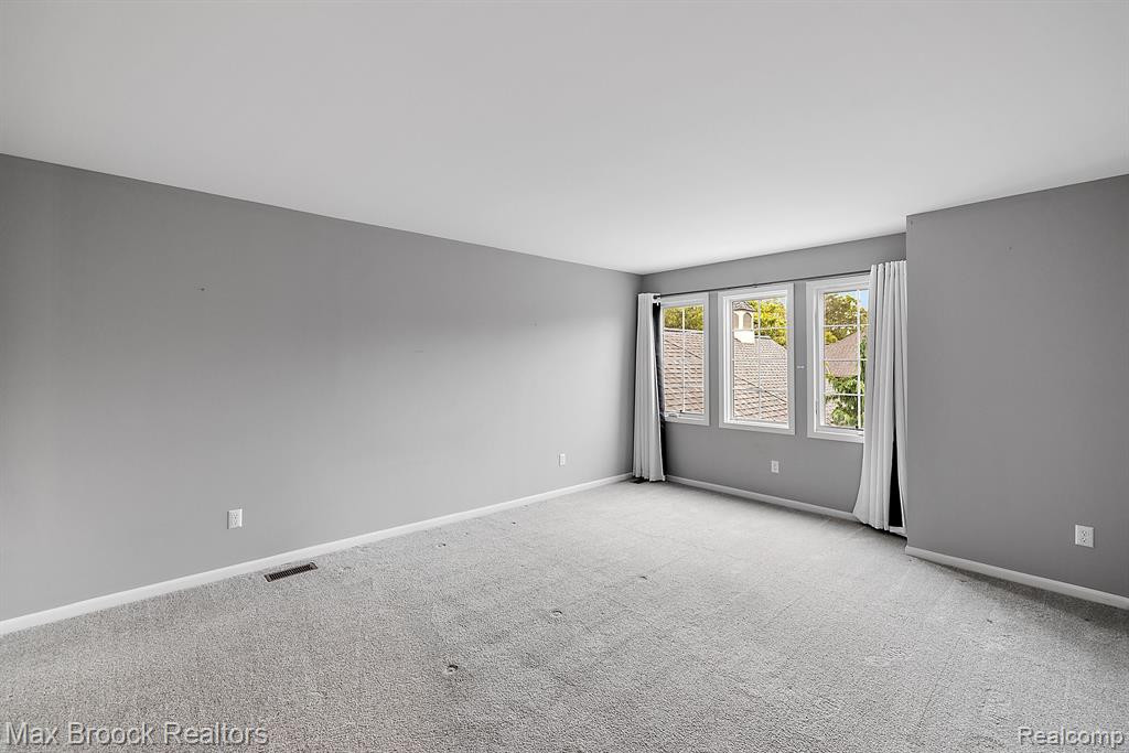 2389 HICKORY GLEN Drive, Bloomfield Hills, MI 48304 — Photo 24