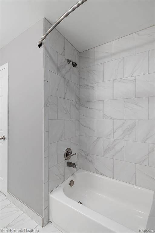 2389 HICKORY GLEN Drive, Bloomfield Hills, MI 48304 — Photo 27