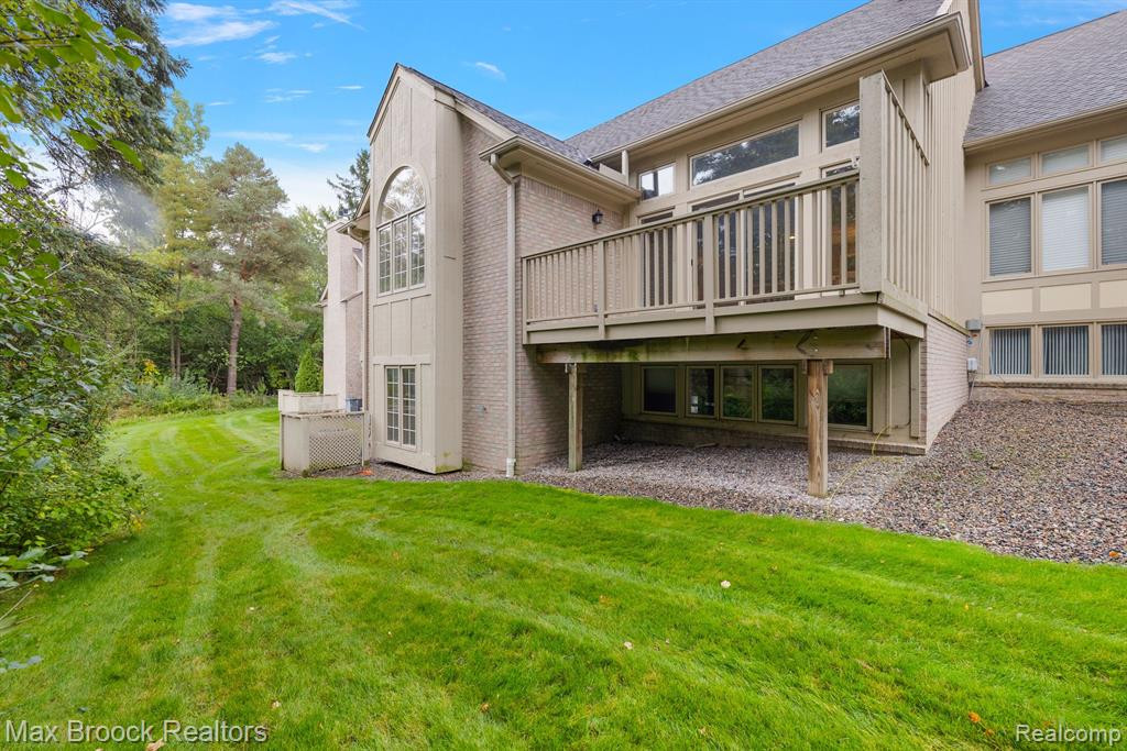2389 HICKORY GLEN Drive, Bloomfield Hills, MI 48304 — Photo 30