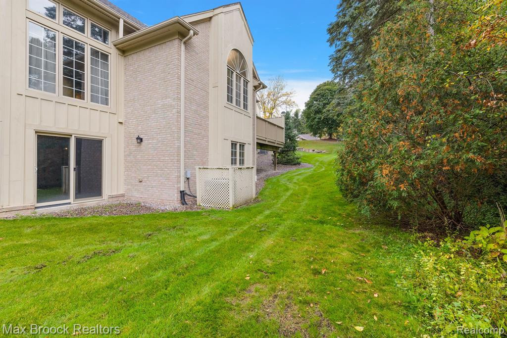 2389 HICKORY GLEN Drive, Bloomfield Hills, MI 48304 — Photo 31