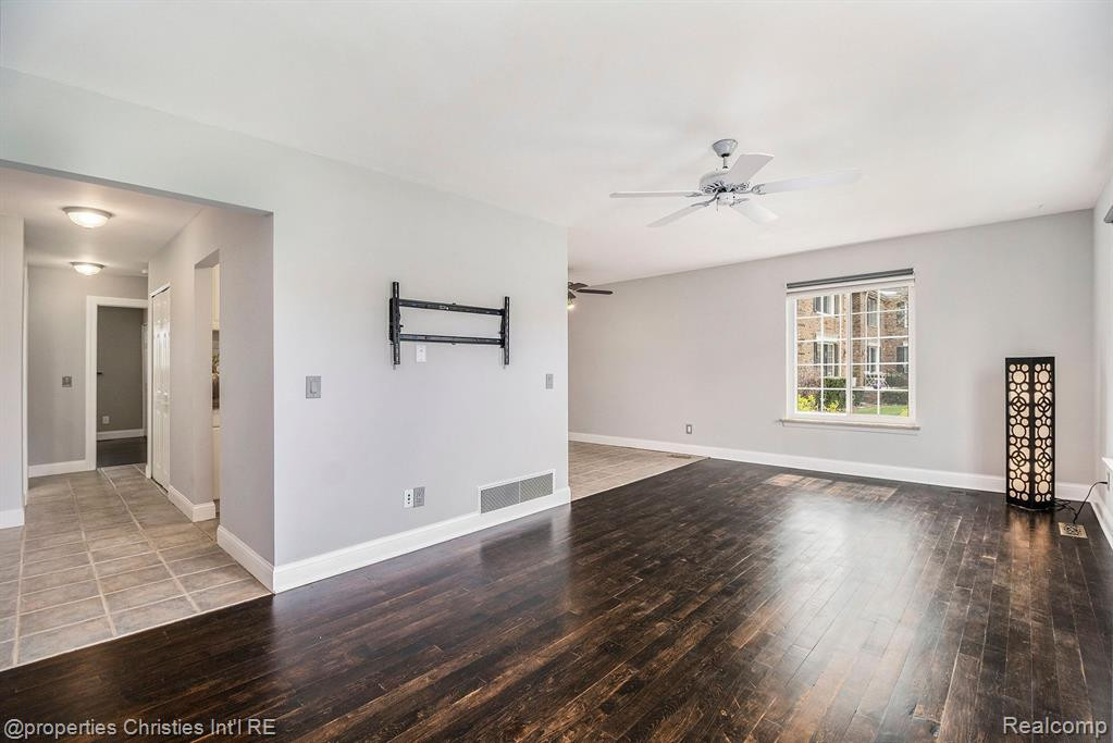 683 E FOX HILLS Drive, Bloomfield Hills, MI 48304 — Photo 4