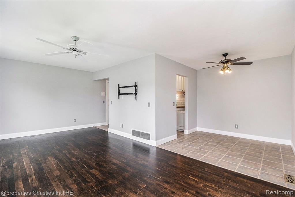 683 E FOX HILLS Drive, Bloomfield Hills, MI 48304 — Photo 5