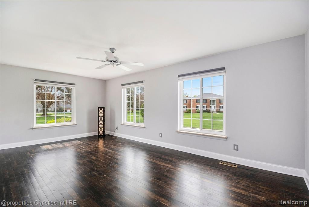 683 E FOX HILLS Drive, Bloomfield Hills, MI 48304 — Photo 6