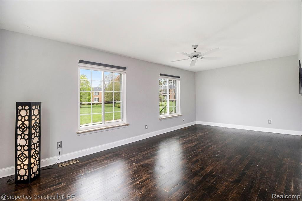 683 E FOX HILLS Drive, Bloomfield Hills, MI 48304 — Photo 7