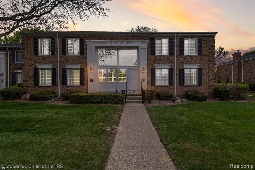 683 E FOX HILLS Drive, Bloomfield Hills, MI 48304 — Photo 15