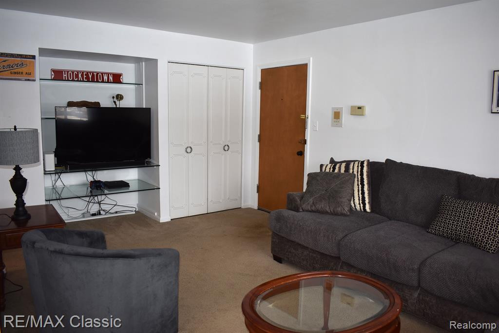100 W HICKORY GROVE Road, E1, Bloomfield Hills, MI 48304 — Photo 3