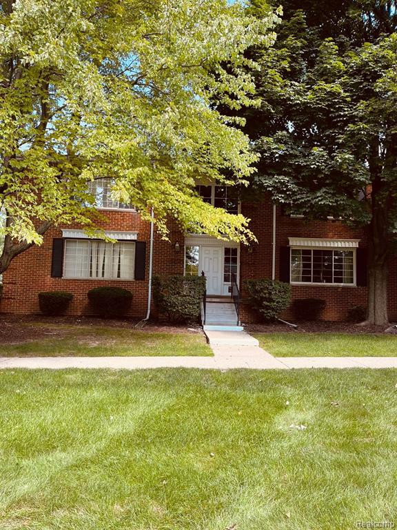 760 E FOX HILLS Drive, Bloomfield Hills, MI 48304 — Photo 2