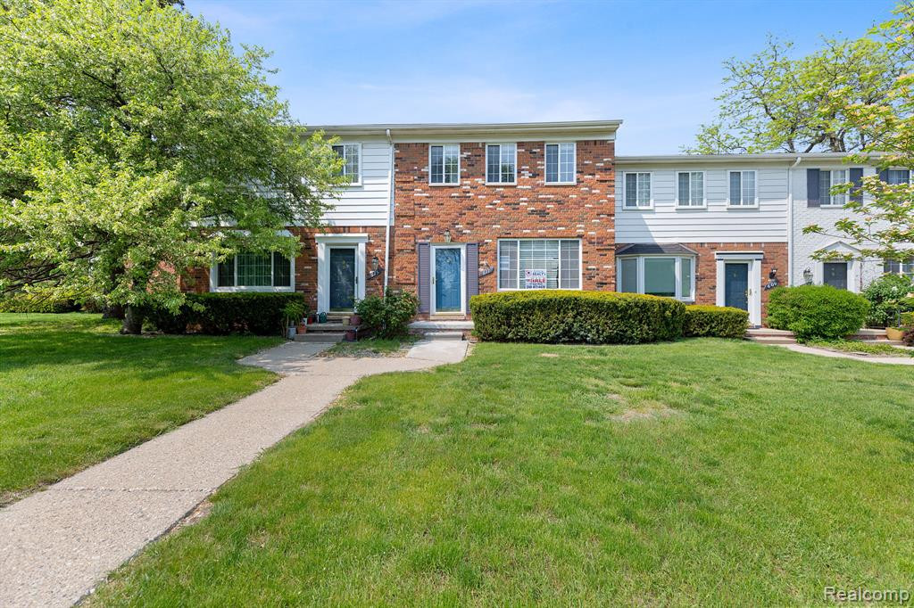 611 FOX HILLS Drive N, Bloomfield Hills, MI 48304 — front exterior