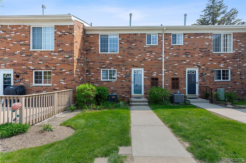611 FOX HILLS Drive N, Bloomfield Hills, MI 48304 — Photo 3