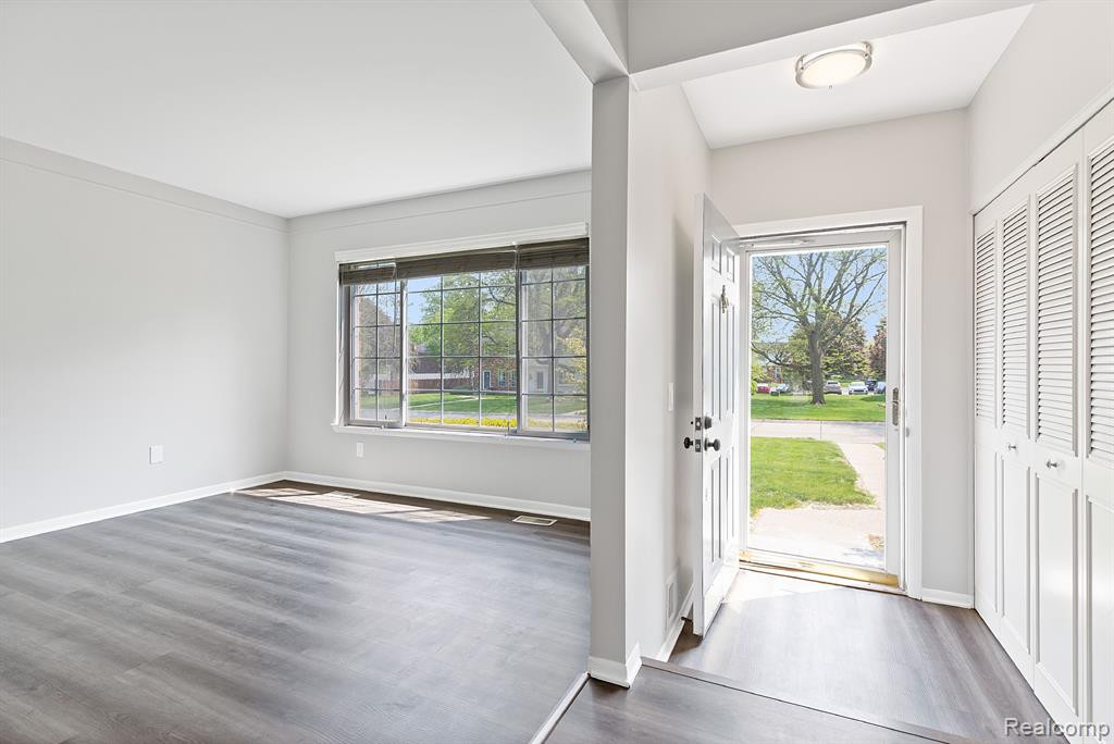 611 FOX HILLS Drive N, Bloomfield Hills, MI 48304 — Photo 4
