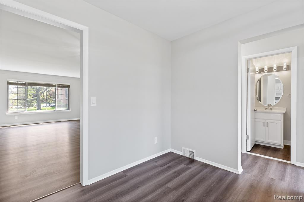611 FOX HILLS Drive N, Bloomfield Hills, MI 48304 — Photo 9