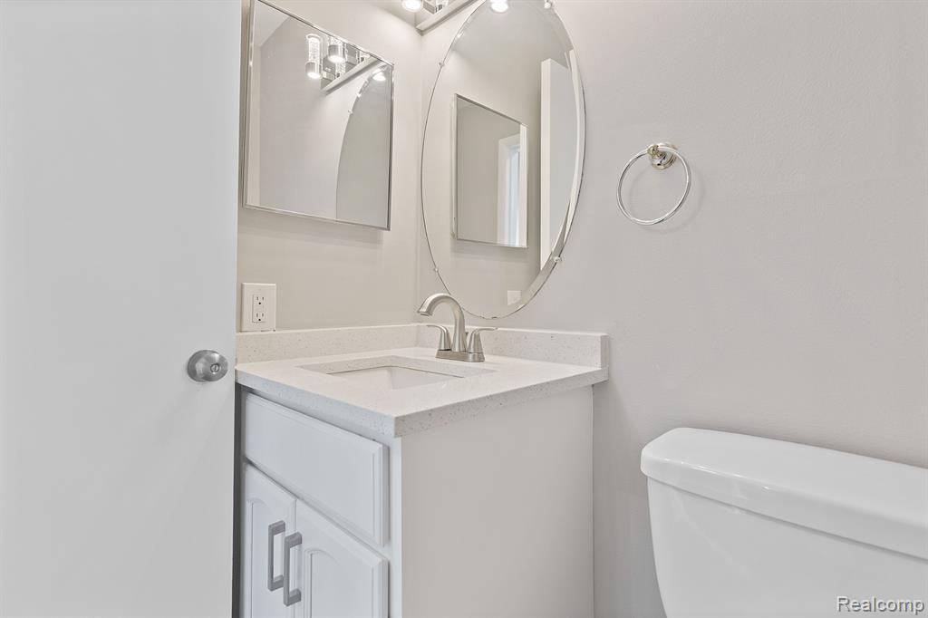 611 FOX HILLS Drive N, Bloomfield Hills, MI 48304 — Photo 10
