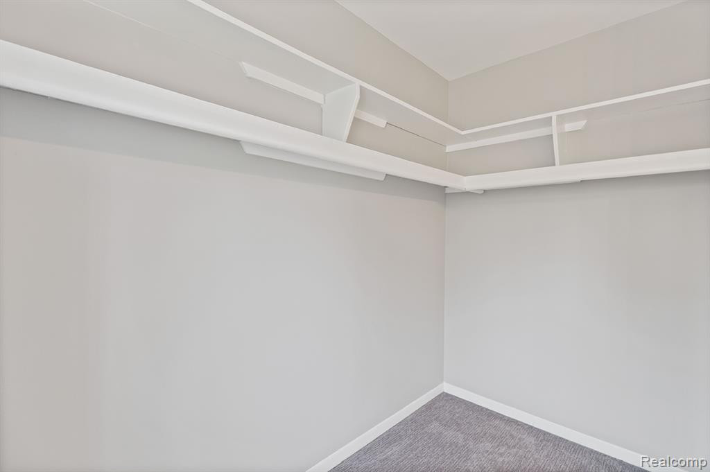 611 FOX HILLS Drive N, Bloomfield Hills, MI 48304 — Photo 15