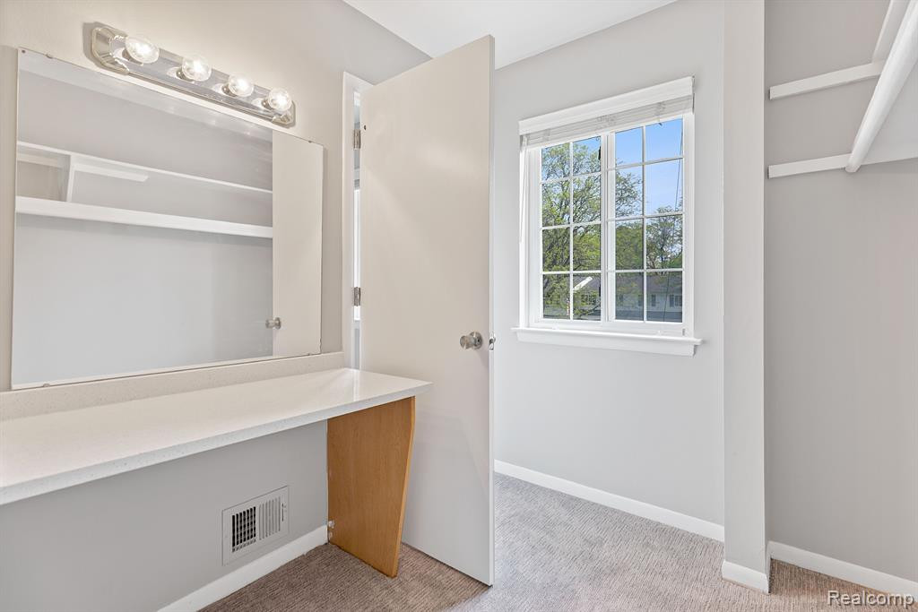 611 FOX HILLS Drive N, Bloomfield Hills, MI 48304 — Photo 16