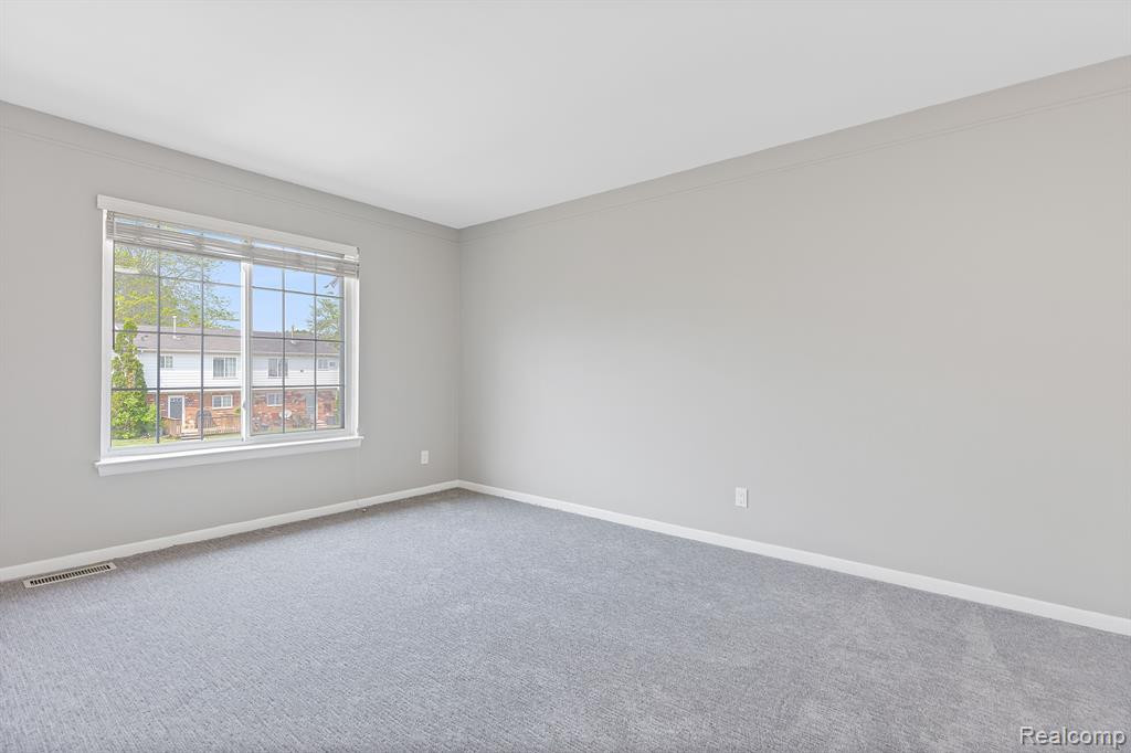 611 FOX HILLS Drive N, Bloomfield Hills, MI 48304 — Photo 17